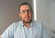 Brasil só tem vacinação como estratégia de combate à Covid-19, diz Pedro Hallal