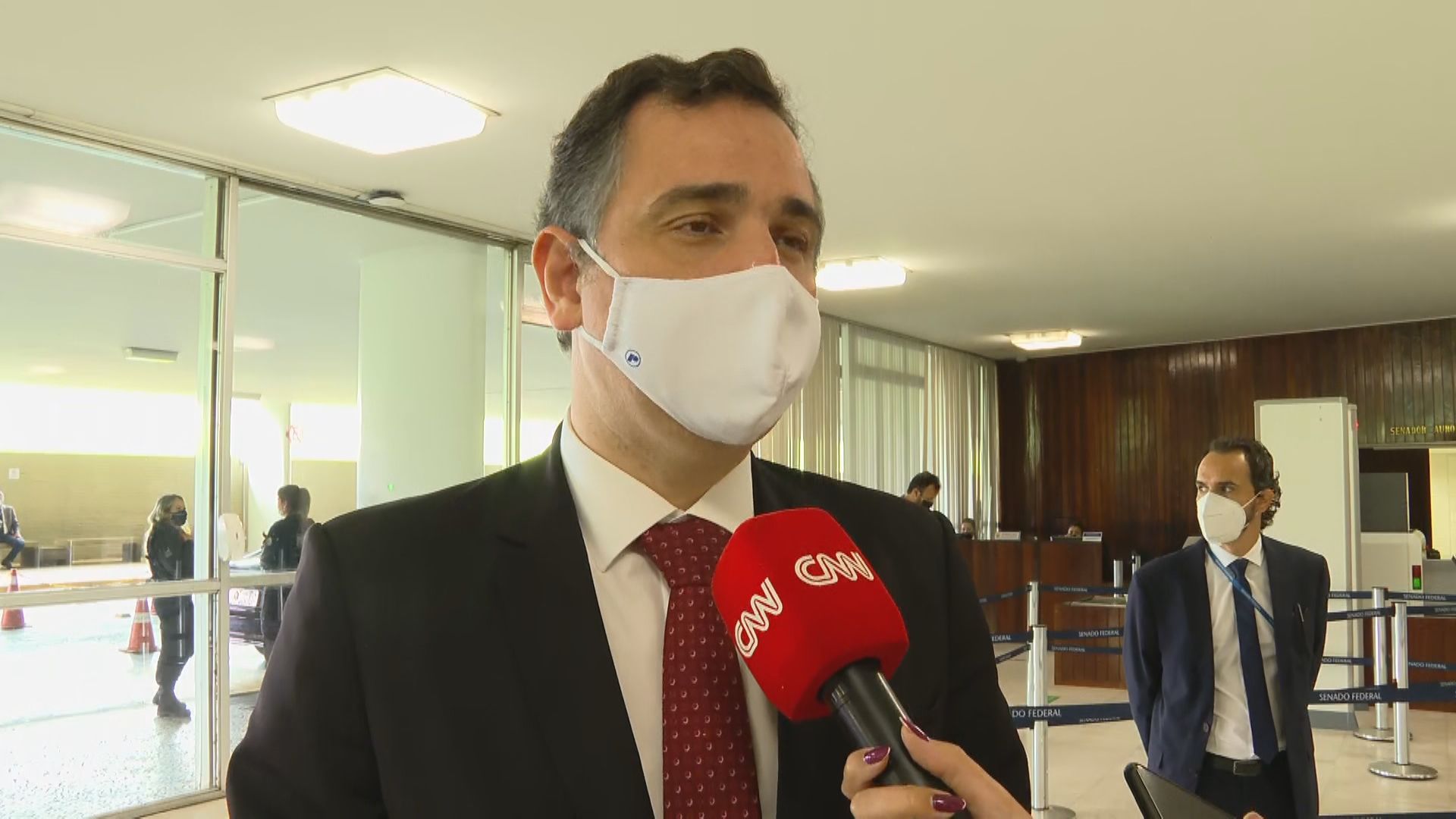 O presidente do Senado, Rodrigo Pacheco (PSD-MG), comenta a PEC dos Combustíveis em entrevista à CNN