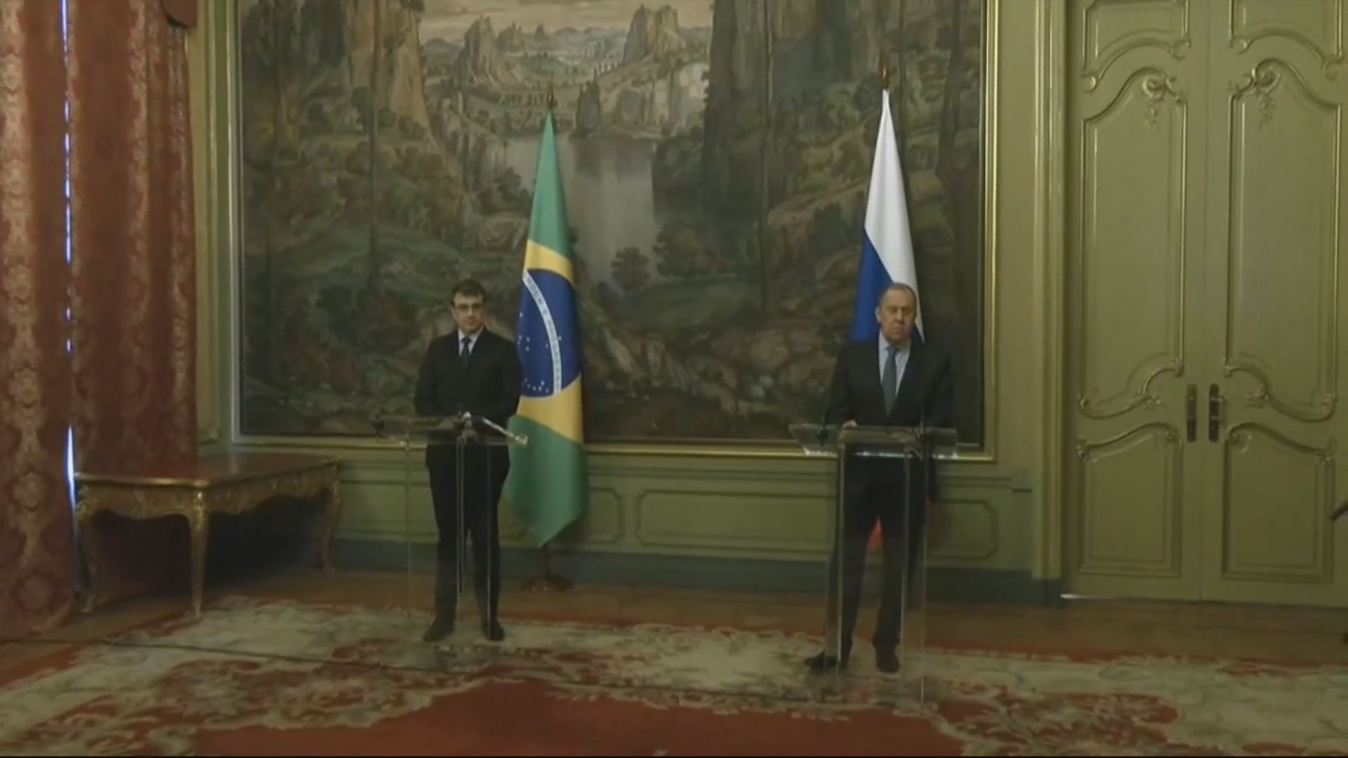 O ministros de Relações Exteriores de Brasil e Rússia, Carlos Alberto Franco França e Sergey Lavrov, em entrevista coletiva em Moscou