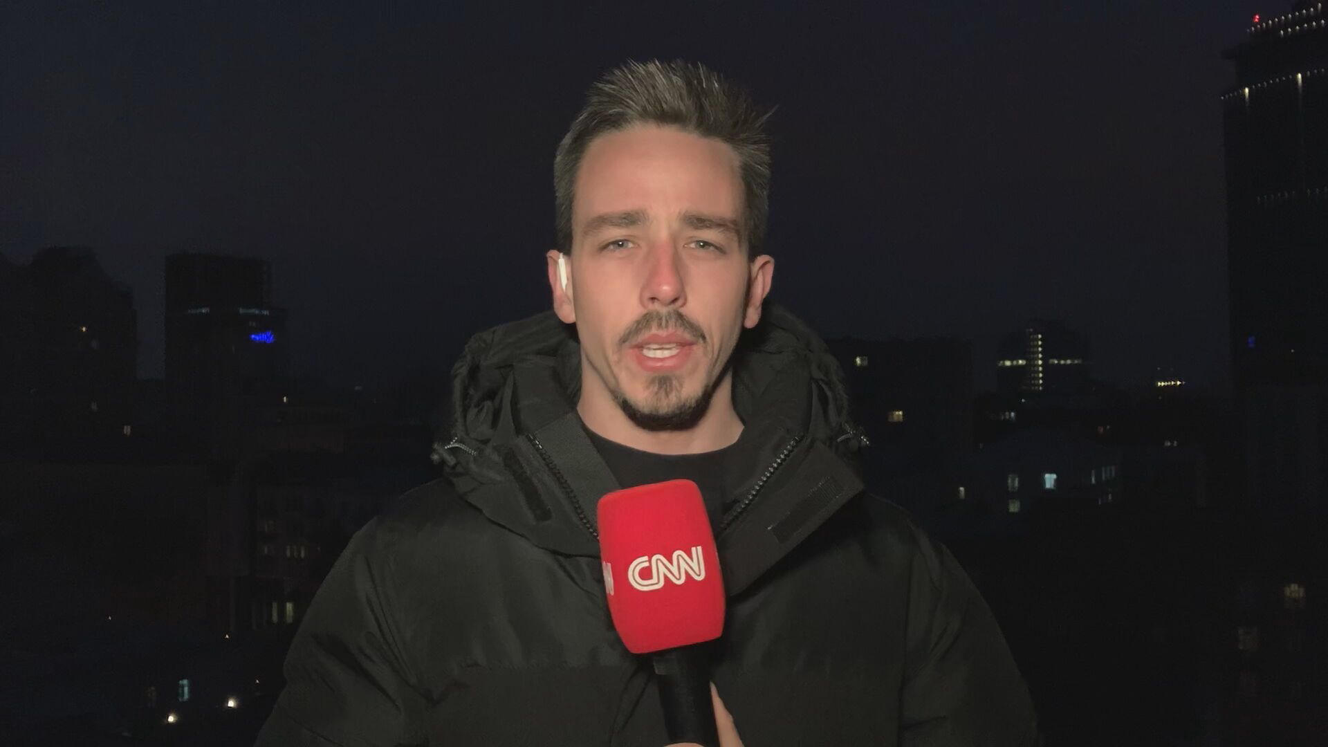 Repórter Mathias Brotero, da CNN Brasil, está em Kiev e relatou ter ouvido barulhos que podem ser de explosões