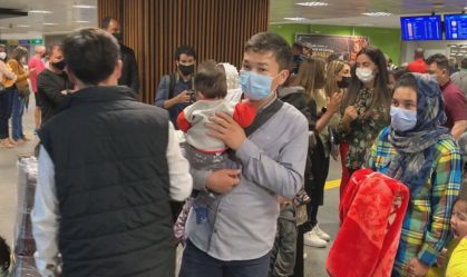 Em fuga do regime Talibã, grupo de afegãos chega ao Brasil