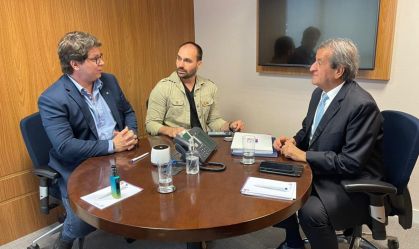 Eduardo Bolsonaro e Mario Frias se reúnem com Valdemar Costa Neto e confirmam filiação ao PL