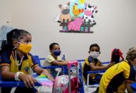 Número de crianças brasileiras que não sabem ler e escrever cresce 66% na pandemia