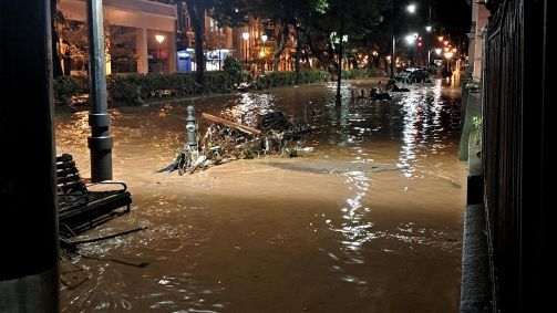 Cidade de Petrópolis (RJ) foi atingida por fortes chuvas na noite desta terça-feira (15)