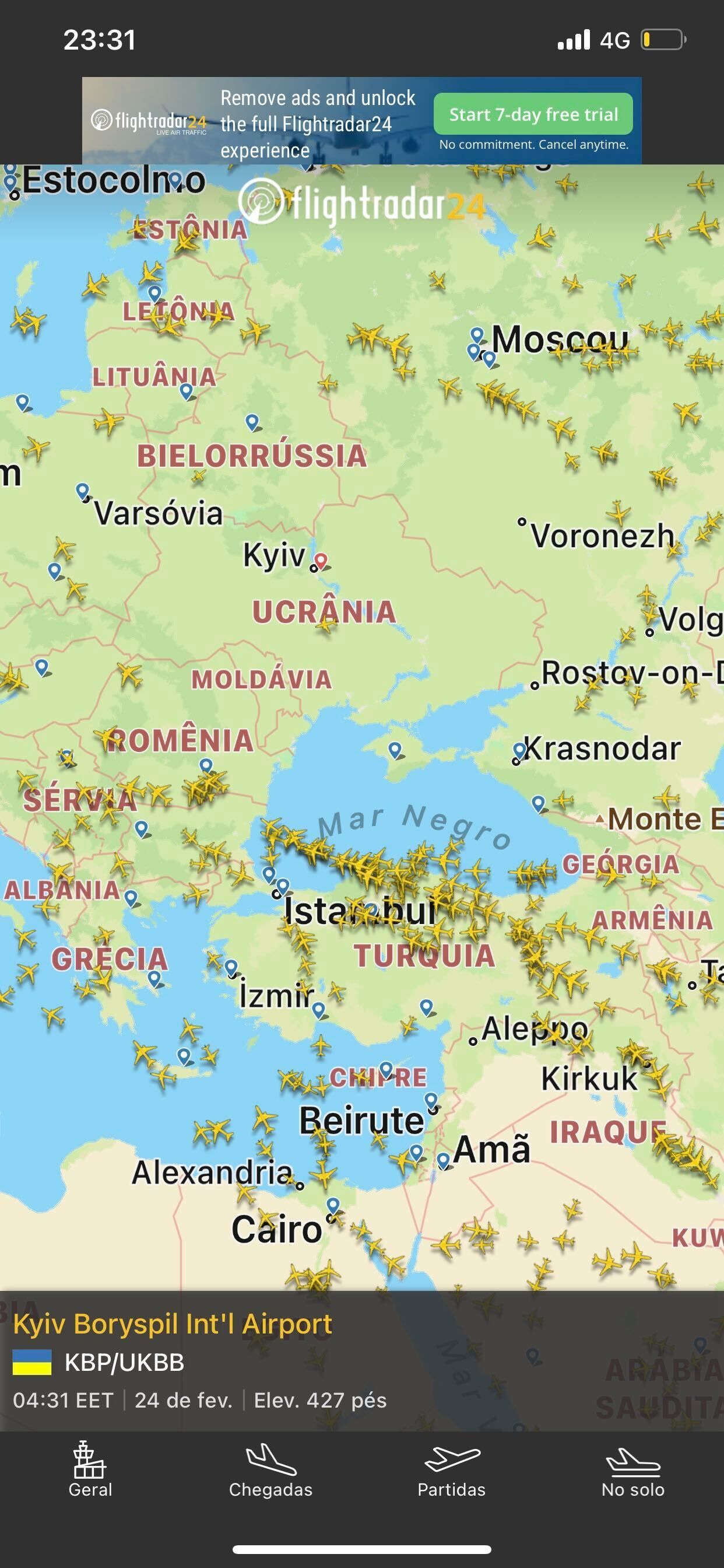 Imagem do site Flightradar24 mostram o espaço aéreo da Ucrânia com pouca movimentação na noite desta quarta-feira (23) / Reprodução/Flightradar24