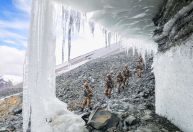 Avalanche no Himalaia prende equipe do exército indiano perto da China