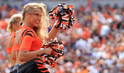 NFL CHEERLEADER LÍDER DE TORCIDA