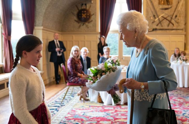 Rainha Elizabeth II recebeu um buquê com as mesmas flores que estiveram no buquê da sua coroação / Joe Giddens - by WPA Pool/Getty Images