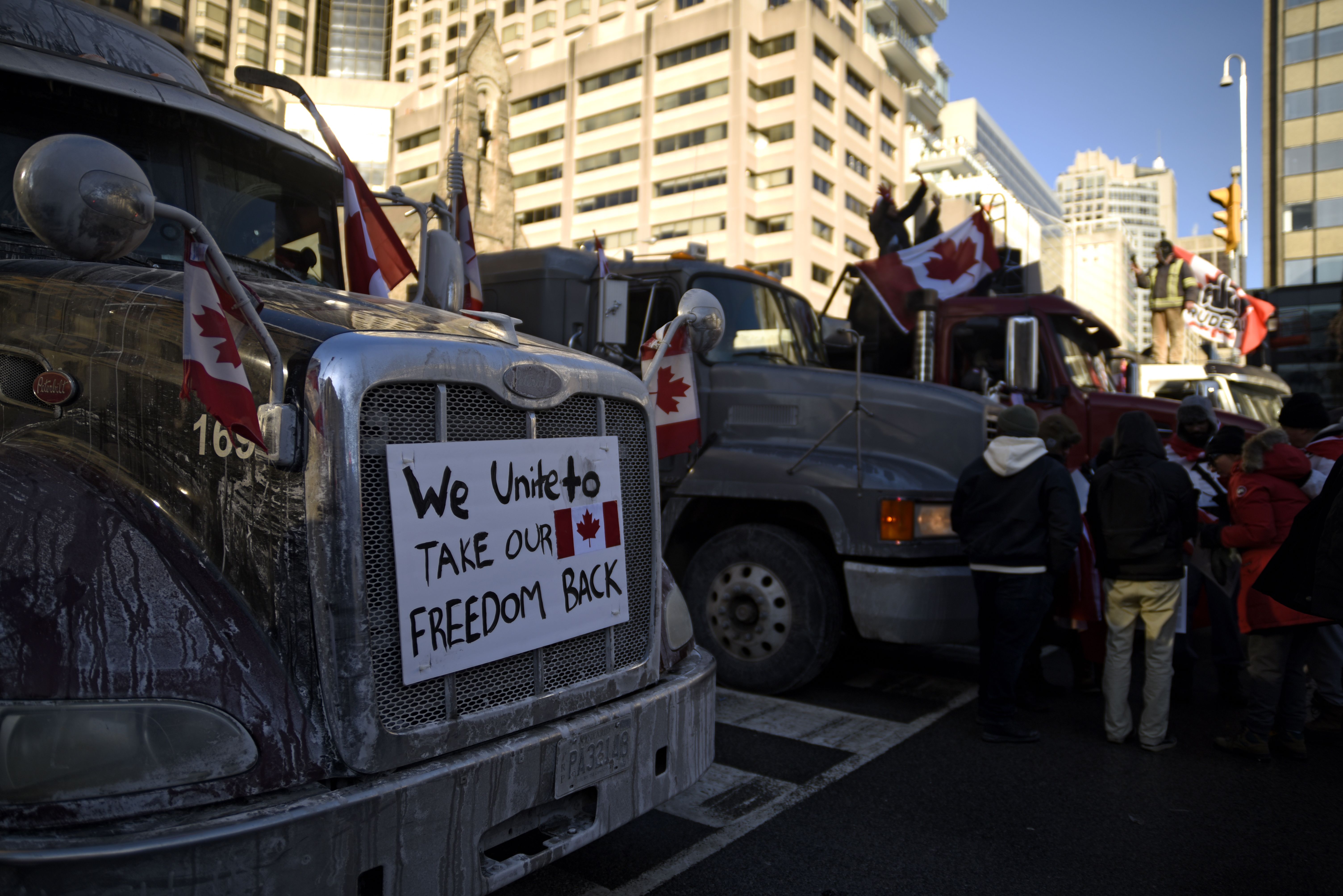 Manifestação com caminhões em Toronto