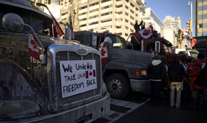Caminhoneiros protestam há duas semanas contra regras da pandemia no Canadá