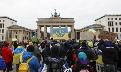De Tóquio a Nova York, milhares protestam contra invasão da Ucrânia