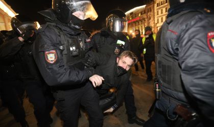 Dois oligarcas russos pedem fim da guerra de Putin