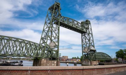 Holanda pode desmontar ponte histórica para abrir caminho a suposto iate de Bezos