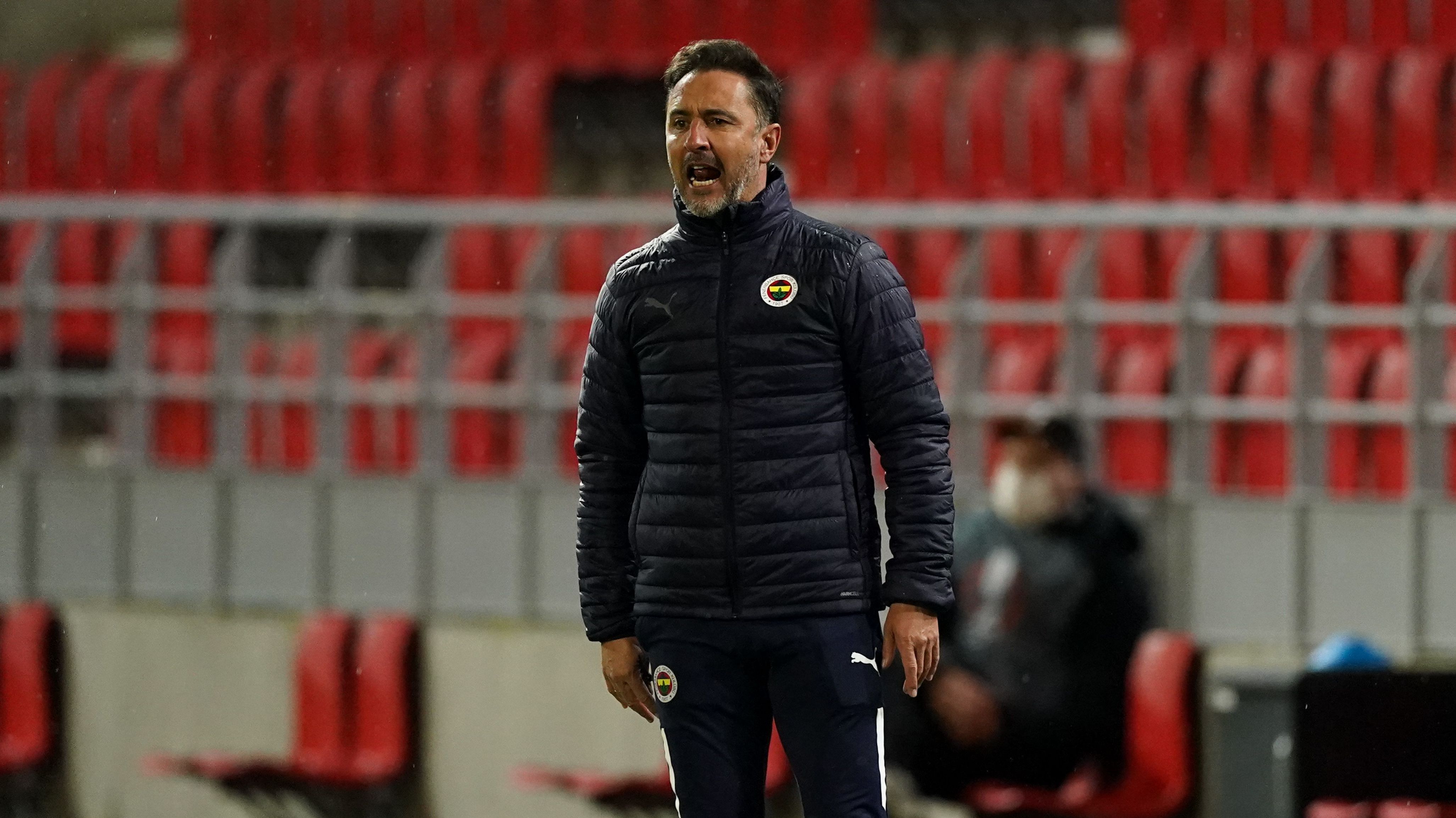 Português Vitor Pereira tem 53 anos e chega para treinar o Corinthians após passagem pelo futebol turco