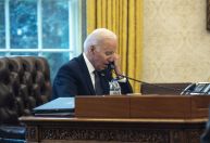 Biden teve ligação de 49 minutos com Zelensky antes de anunciar sanções à Rússia