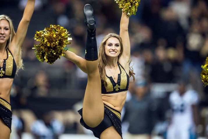 As Saintsations entretêm multidão durante um jogo em Nova Orleans, Louisiana, em dezembro de 2014. / Foto: John Korduner/Icon Sportswire/Corbis/Icon Sportswire via Getty Images