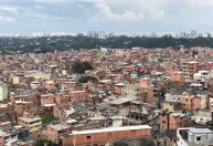 Pesquisa aponta que 86% das favelas enfrentam eventos climáticos extremos