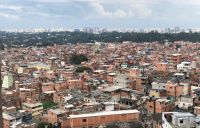 Pesquisa aponta que 86% das favelas enfrentam eventos climáticos extremos