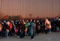 Número de migrantes venezuelanos na fronteira sul dos EUA cresce 12.000%