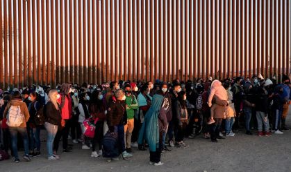 Número de migrantes venezuelanos na fronteira sul dos EUA cresce 12.000%
