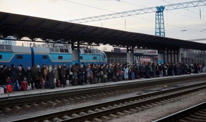 Kiev - Cidadãos lotam estações de trens