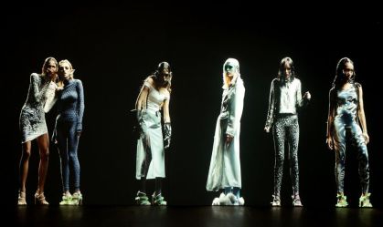 Semana de moda de NY: marca substitui desfile por show com modelos holográficas