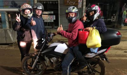 Motoboys ajuda Petropolis