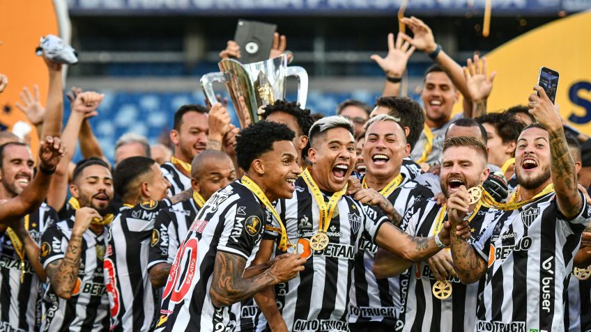 Jogadores do Atlético-MG comemoram título da Supercopa do Brasil contra o Flamengo / ALEXANDRE NETO/PHOTOPRESS/ESTADÃO CONTEÚDO