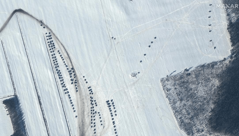 As imagens de satélite da Maxar mostram que pela primeira vez foram criados vários acampamentos de tendas em Rechitsa, na região de Homel, em Belarus. / Maxar Technologies