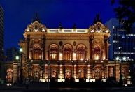 Políticos do PSOL pedem que MP investigue uso do Theatro Municipal para homenagem a Michelle Bolsonaro em SP