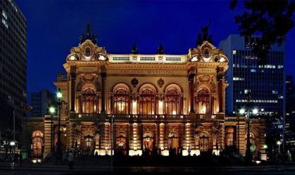 Políticos do PSOL pedem que MP investigue uso do Theatro Municipal para homenagem a Michelle Bolsonaro em SP
