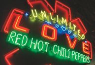 Com retorno de guitarrista após 16 anos, Red Hot Chili Peppers anuncia novo álbum