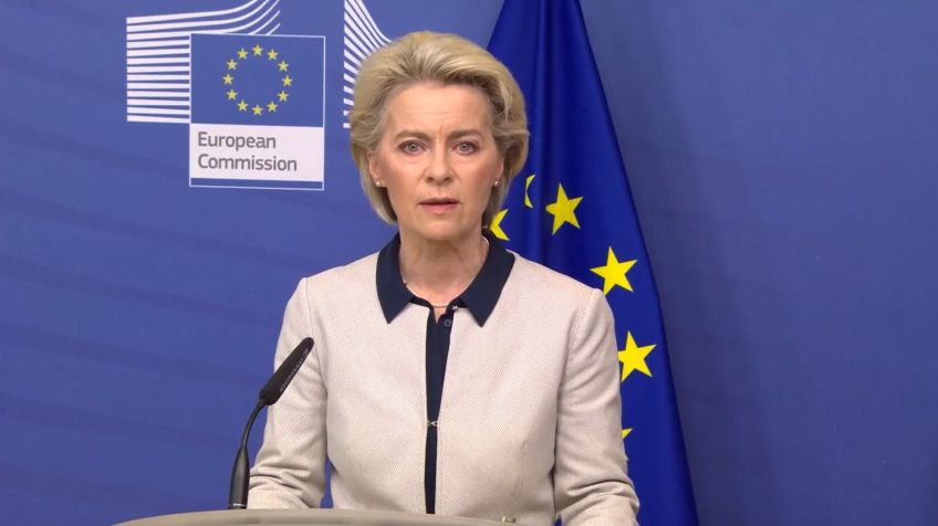 Ursula von der Leyen em pronunciamento na última quinta-feira (24) / Reprodução/Twitter