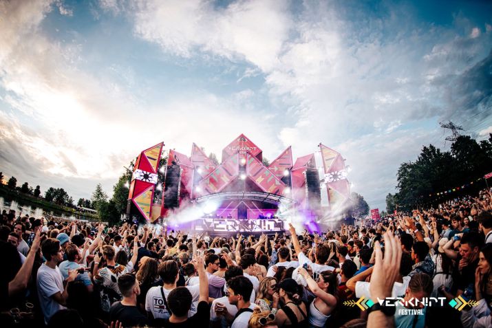 Em julho de 2021, festival Verknipt, na Holanda, registrou mais de 1 mil casos de Covid-19 entre público de 20 mil pessoas. Autoridades ficaram impressionadas com disseminação do vírus / Verknipt / jordybrada.com / Reprodução