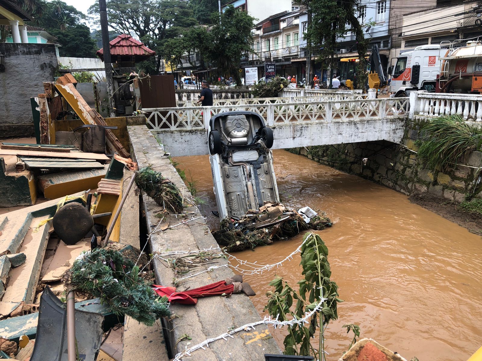Chuvas em Petrópolis causaram mortes e destruição na cidade
