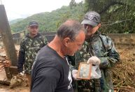 Quinto dia de buscas em Petrópolis tem sirenes acionadas e ruas interditadas