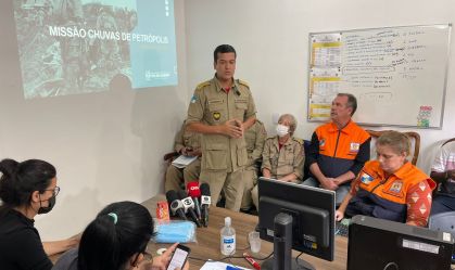 Bombeiros negam falta de efetivo e equipamentos para resgate em Petrópolis