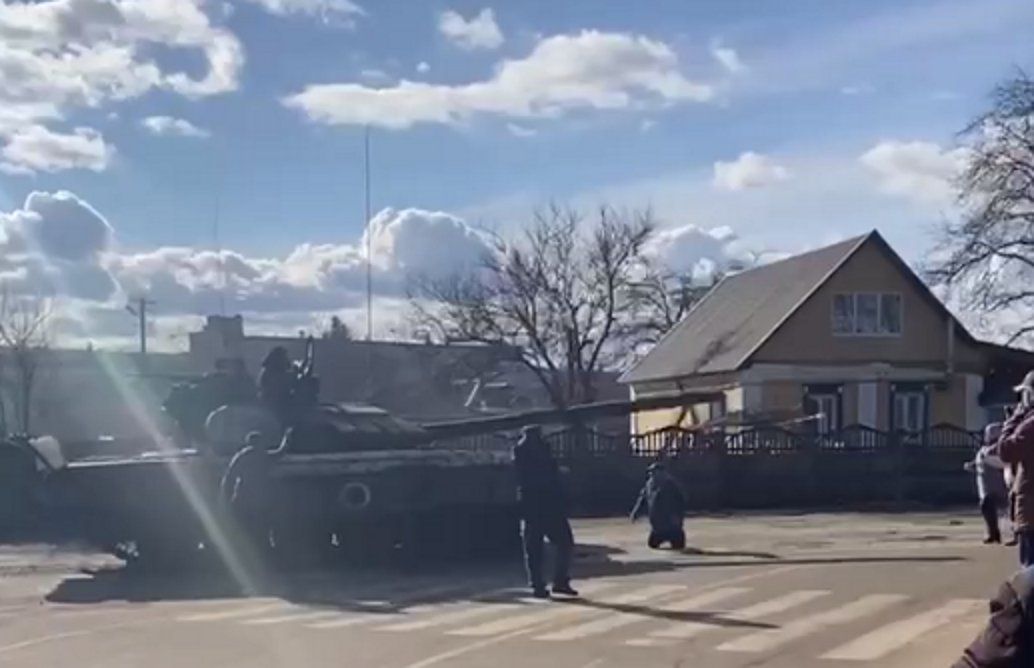 Ucranianos enfrentam tanques