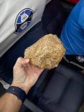 Pedra atirada contra o ônibus do Grêmio neste sábado (26)