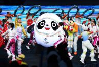 Mascote da Pequim 2022 perde popularidade após fãs se decepcionarem com sua voz