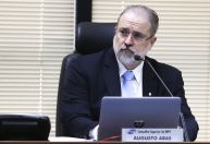 A interlocutores, Aras diz não estar disposto a pedir abertura de inquérito contra Moraes