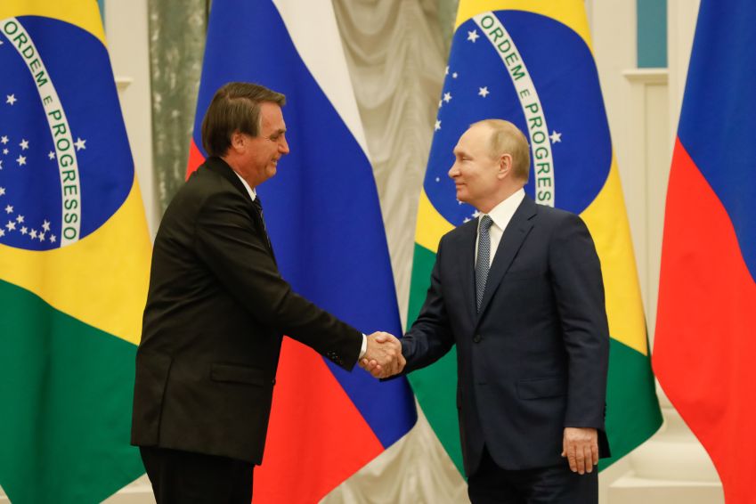 Bolsonaro e Putin durante coletiva de imprensa em Moscou, Rússia, nesta quarta-feira (16) • Foto: Alan Santos/PR