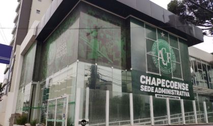 Presidente da Chapecoense diz que seguradora não cumpriu o acordo de indenização