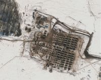 As imagens de satélite mostram militares no aeródromo de Oktyabrskoye e Novoozernoye, na Crimeia, no aeródromo de Zyabrovka perto de Gomel, em Belarus, e em área de treinamento de Kursk, no oeste da Rússia