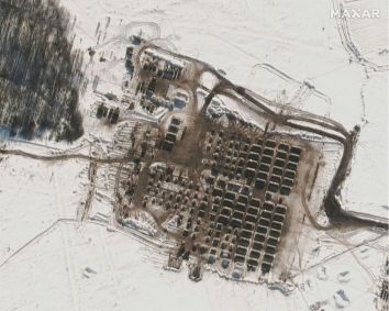 As imagens de satélite mostram militares no aeródromo de Oktyabrskoye e Novoozernoye, na Crimeia, no aeródromo de Zyabrovka perto de Gomel, em Belarus, e em área de treinamento de Kursk, no oeste da Rússia