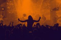 Por que os jovens estão ouvindo músicas de 40 anos atrás?