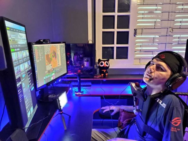 Diego Mateus, 34, conhecido como Guerreiro Treta, usou o Tibia para interagir com pessoas do mundo todo após ficar tetraplégico / Acervo pessoal