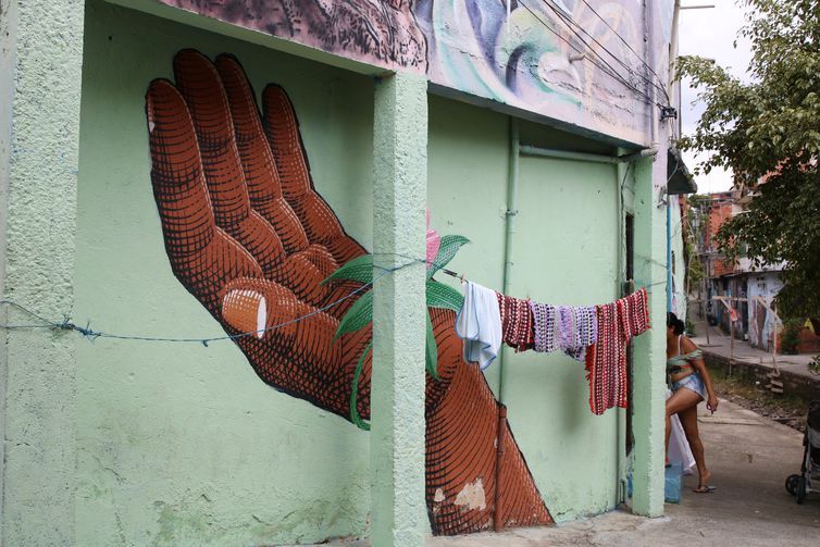 Pinturas somam mais de 3 quilômetros de exposição / Rovena Rosa/Agência Brasil