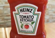 Como a Heinz usa um número falso para manter sua marca atemporal