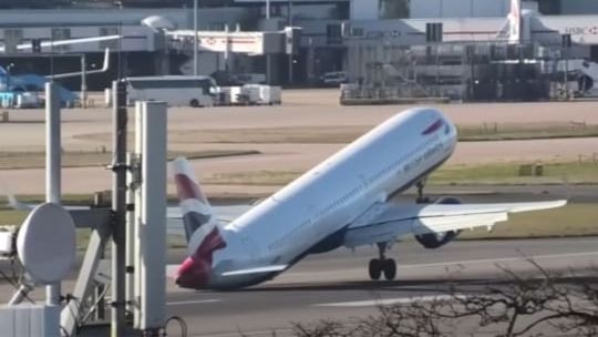 avião londres arremeteu